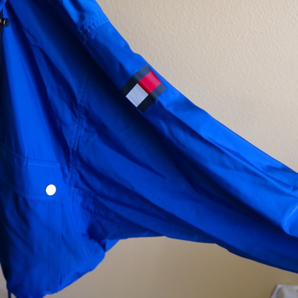 Tommy Hilfiger Women’s Sport Activewear Jacket with Store Away Bag (size S) - Picture 3 of 6